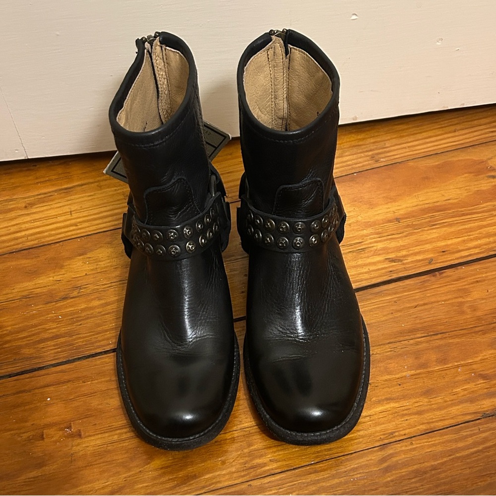 Frye Black Leather Boots -like NEW, very good condition